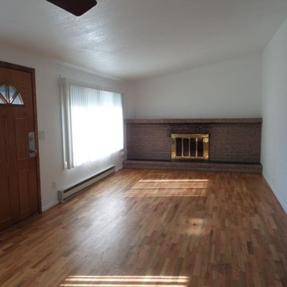 24318 16th Ave S - Photo 2 of 17