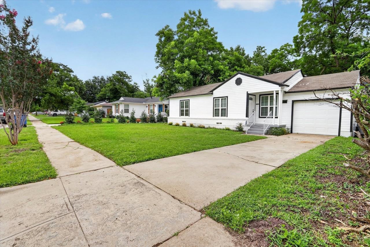 2314 Tealford Dr - Photo 4 of 37