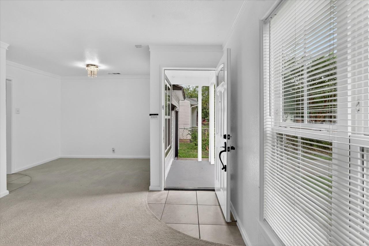 2314 Tealford Dr - Photo 6 of 37