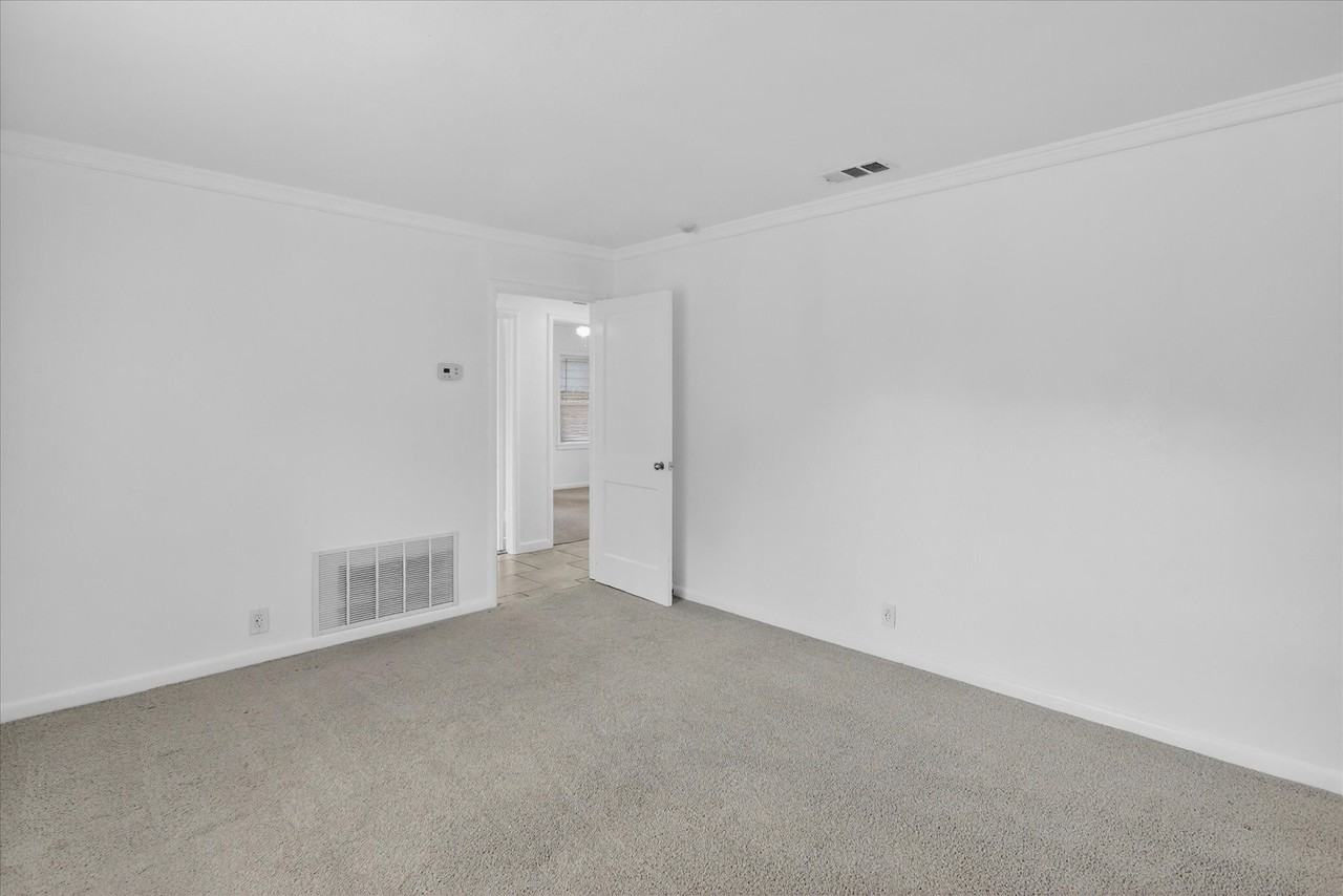 2314 Tealford Dr - Photo 7 of 37
