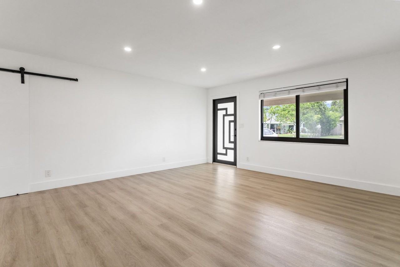 3743 Ne 16th Ter - Photo 3 of 29