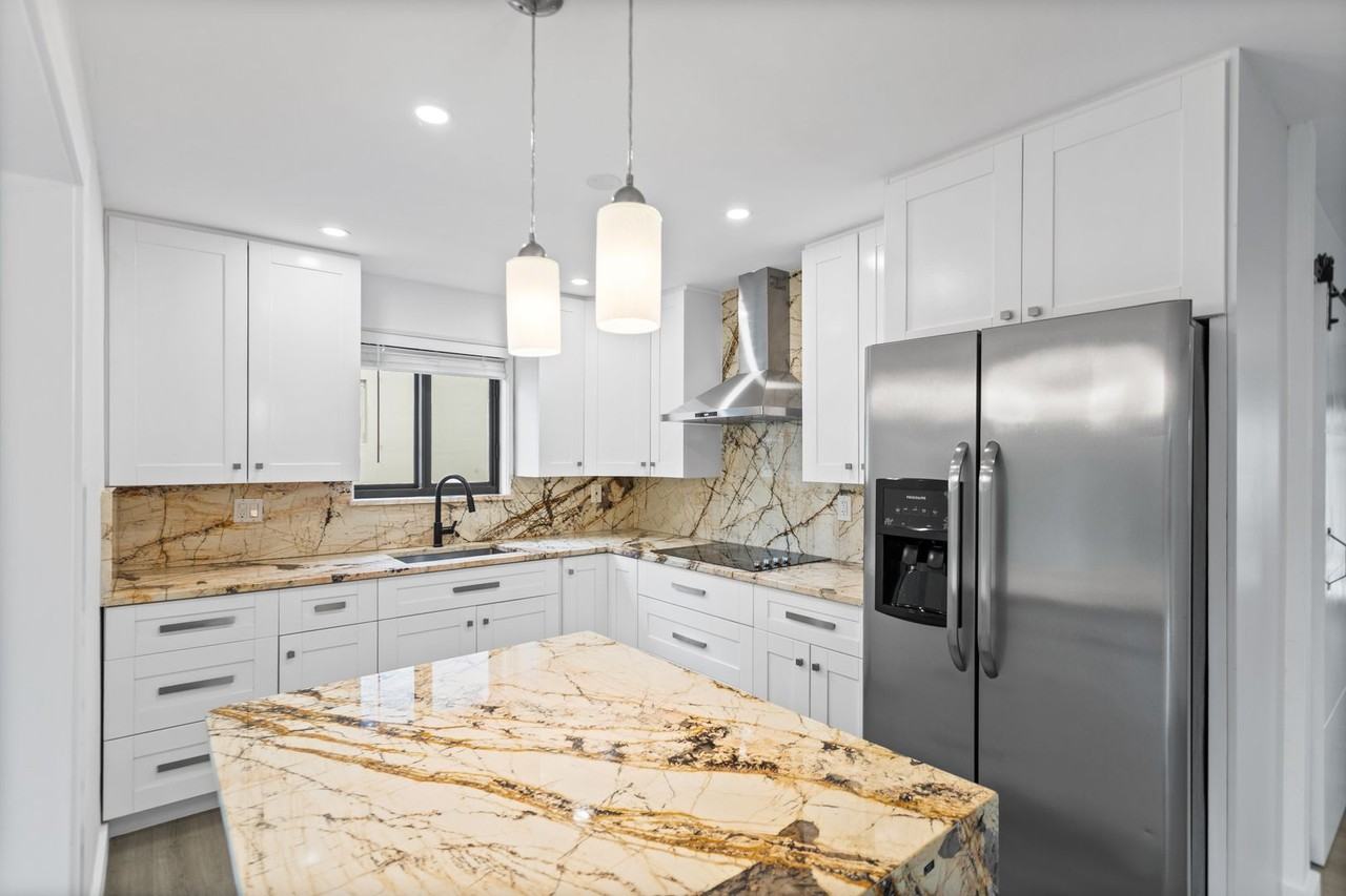 3743 Ne 16th Ter - Photo 5 of 29