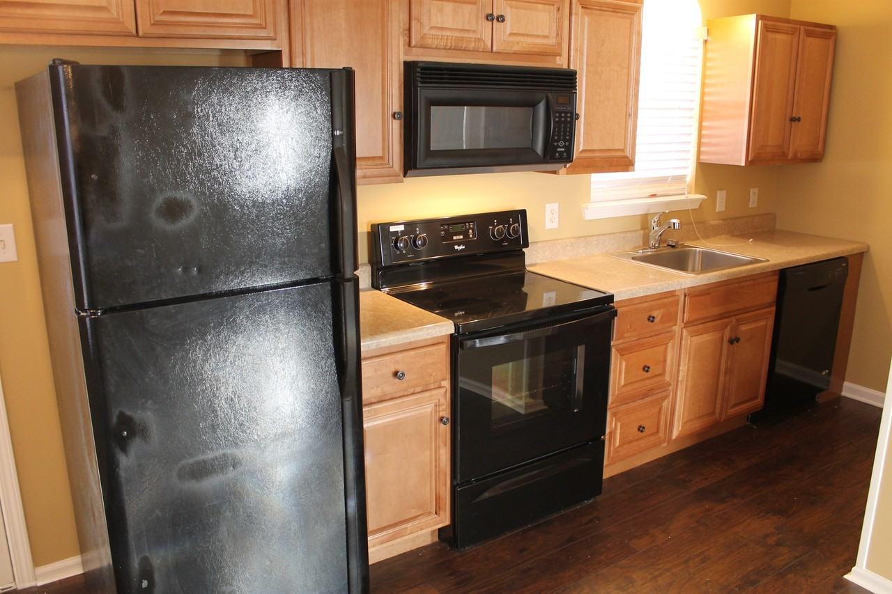 207 Cobblestone Ct - Photo 2 of 11