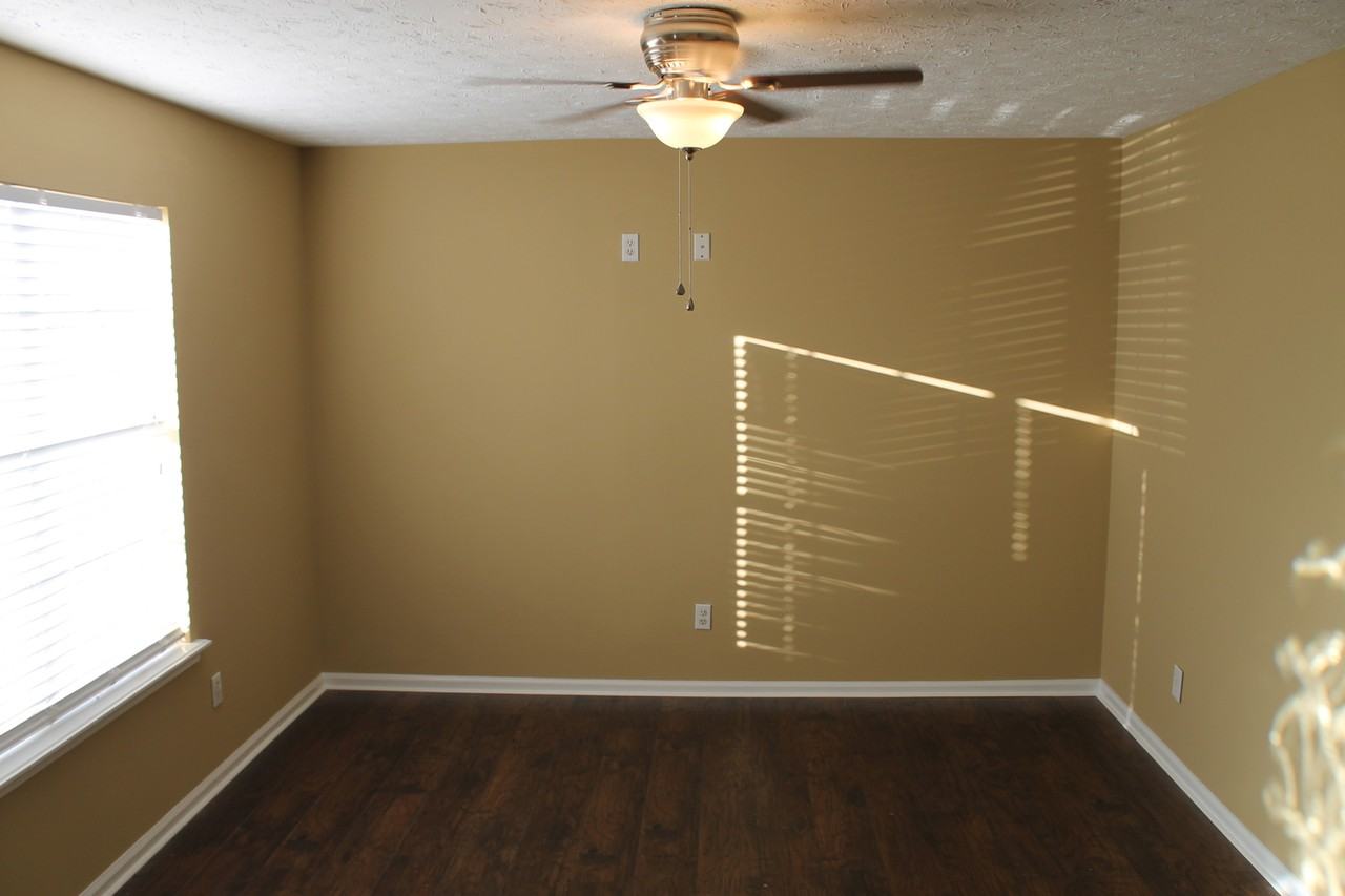 207 Cobblestone Ct - Photo 4 of 11