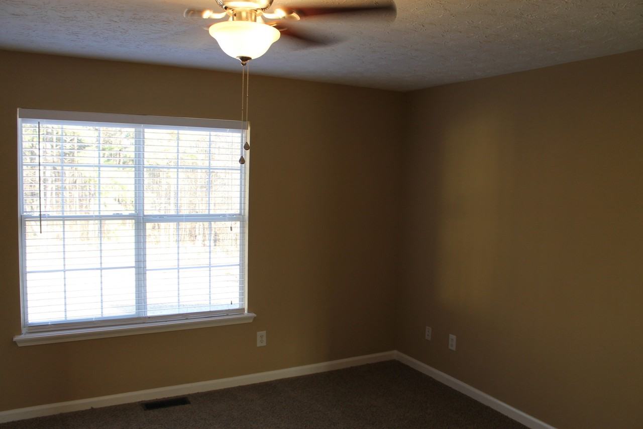 207 Cobblestone Ct - Photo 7 of 11