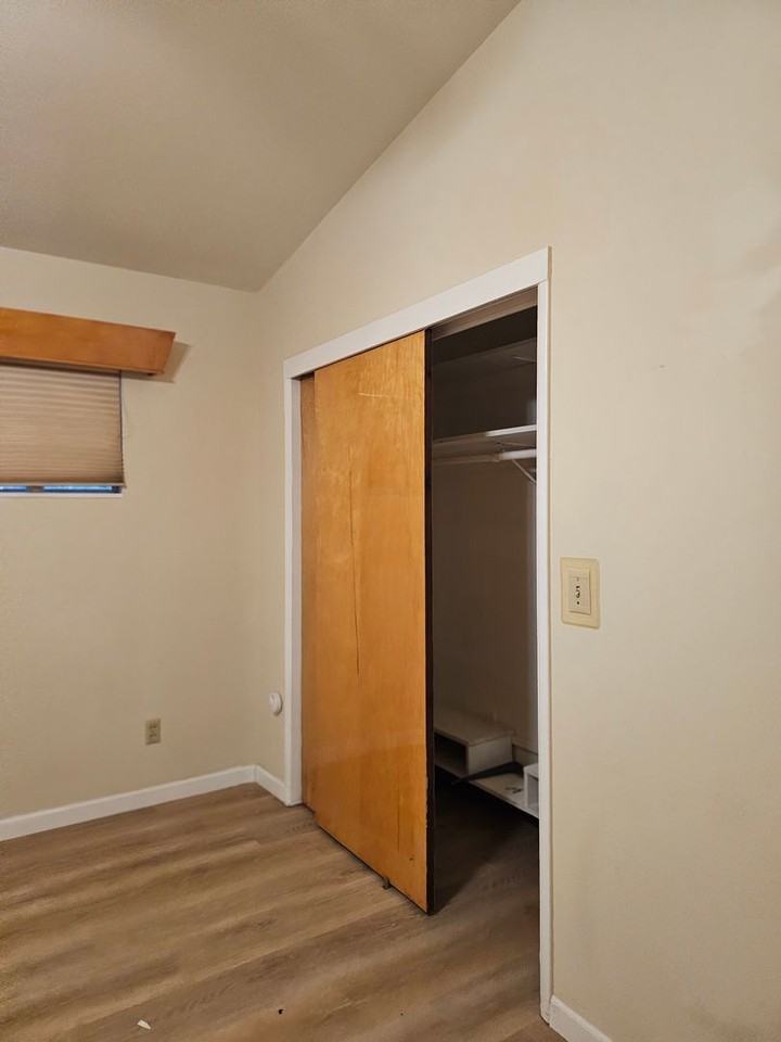 11597 S Academy Ave - Photo 7 of 31