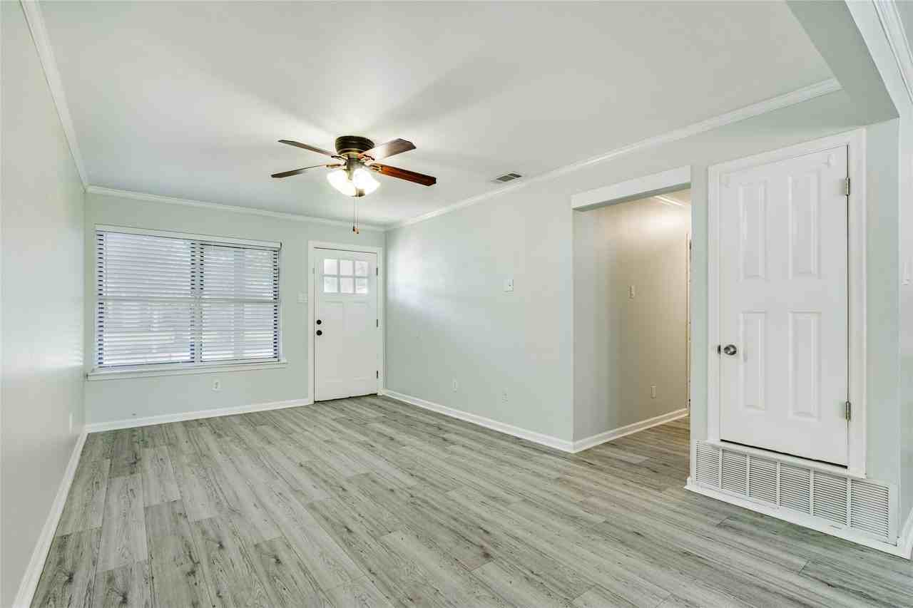 328 S 1st St - Photo 5 of 36