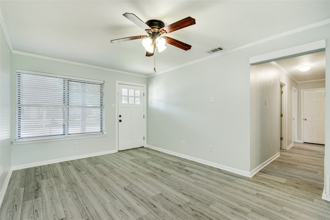 328 S 1st St - Photo 6 of 36