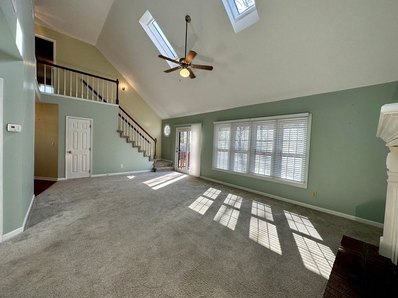141 Victoria Dr - Photo 3 of 32