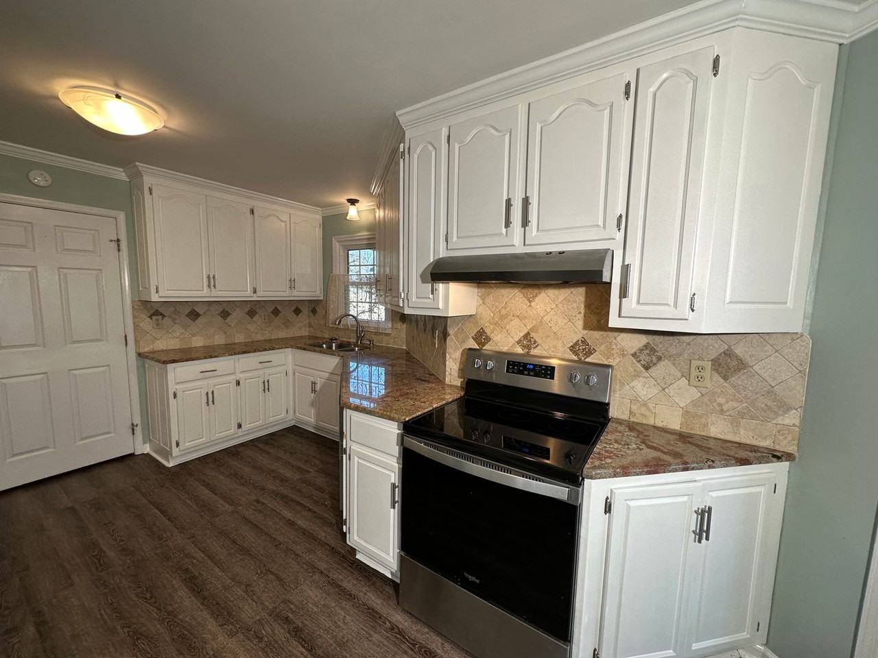 141 Victoria Dr - Photo 7 of 32