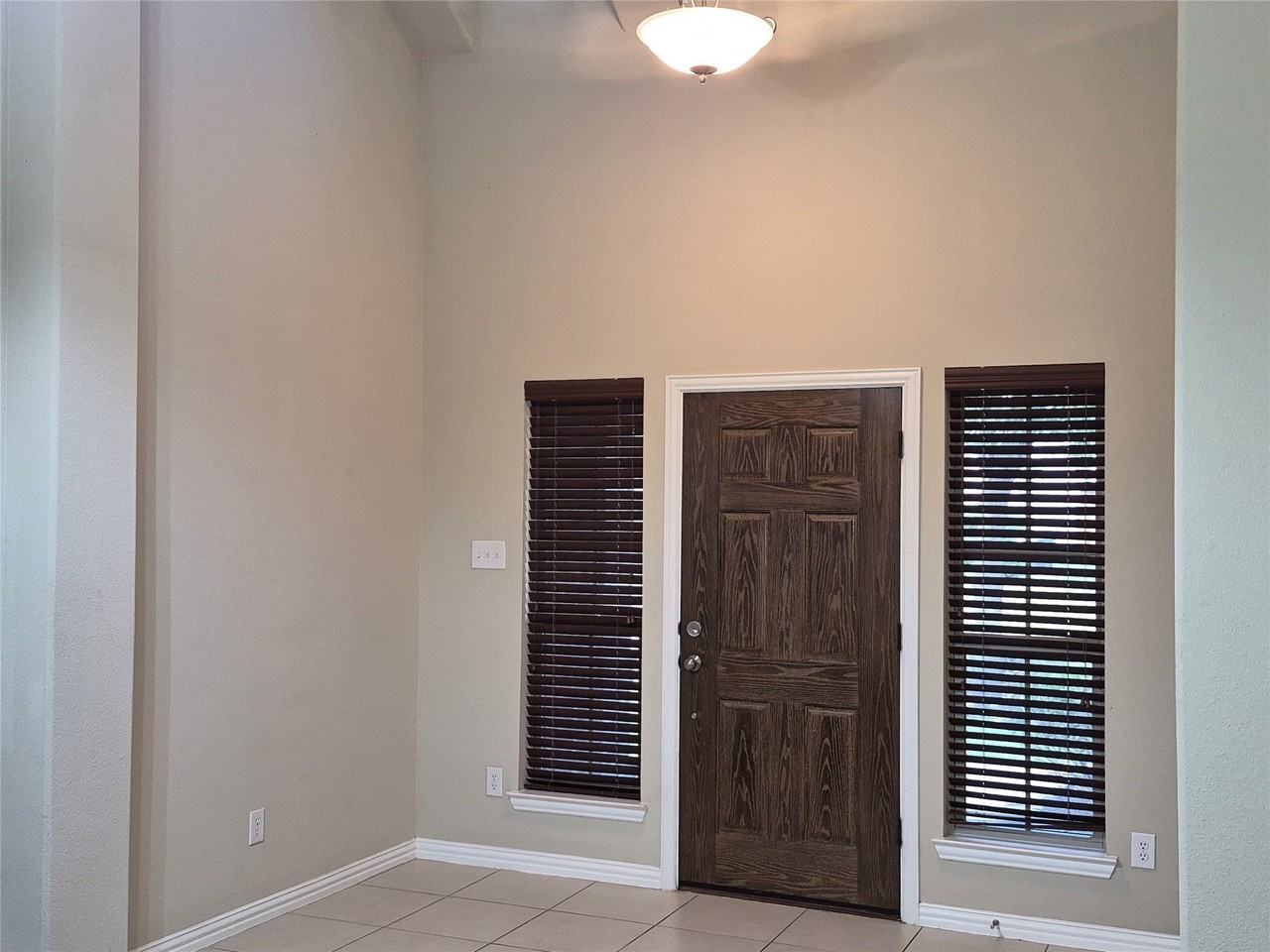 504 Eastland Dr - Photo 2 of 19