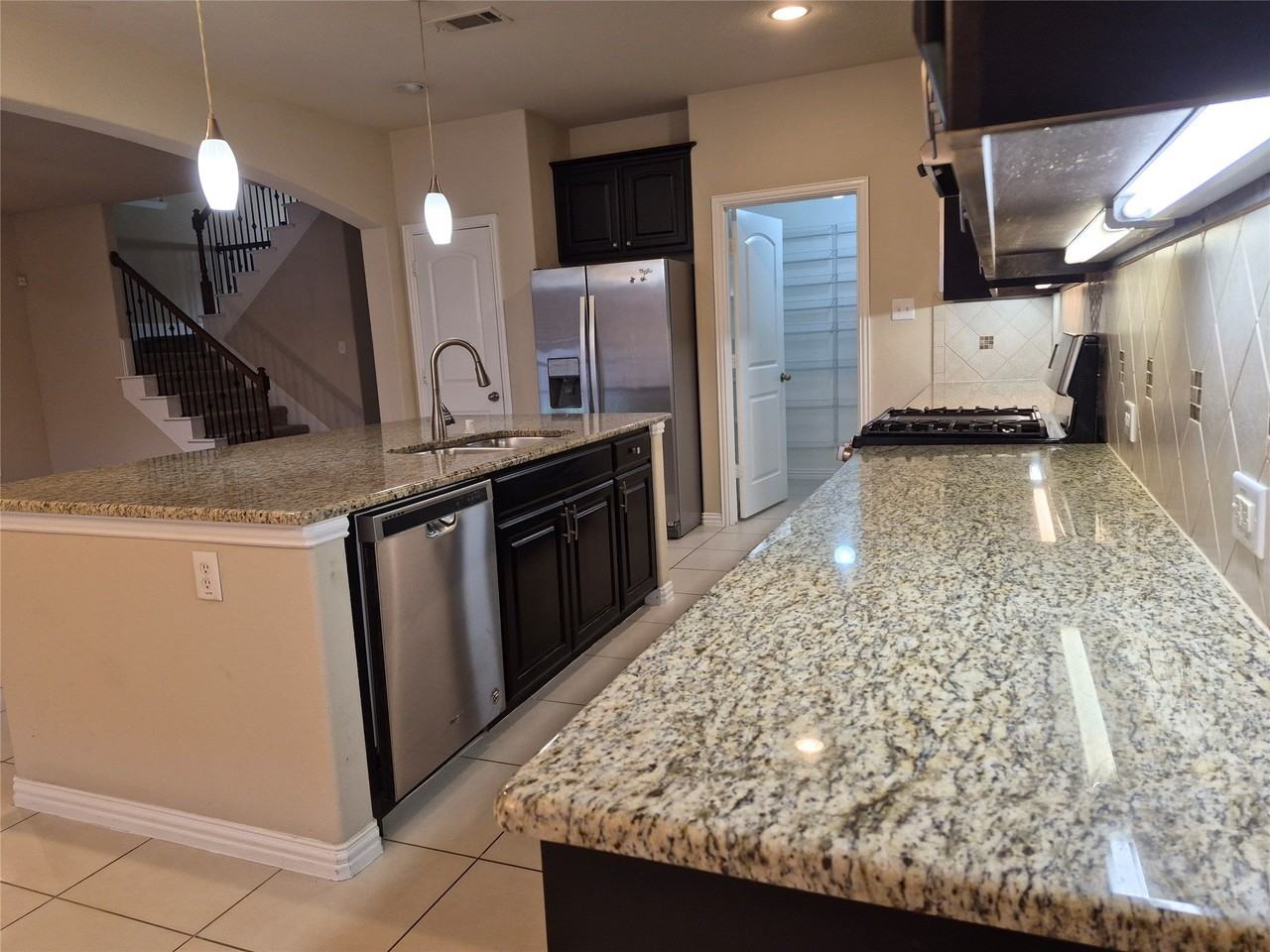 504 Eastland Dr - Photo 7 of 19