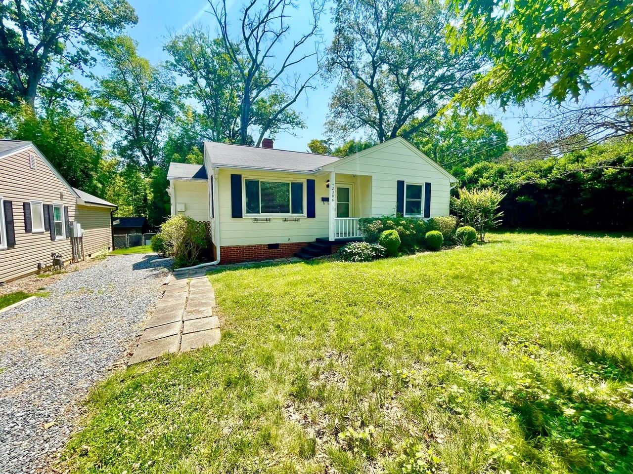 2306 Dellwood Dr - Photo 3 of 32