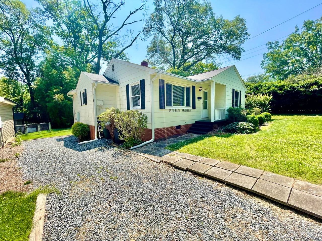 2306 Dellwood Dr - Photo 4 of 32
