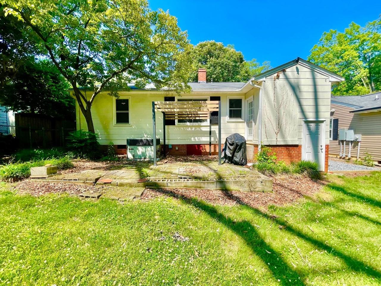 2306 Dellwood Dr - Photo 5 of 32