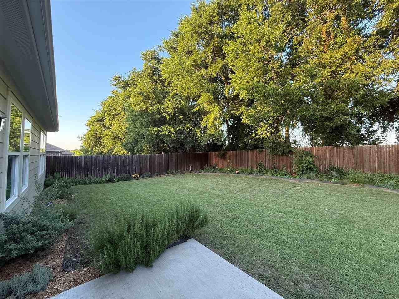 2621 Silver Leaf Ln - Photo 2 of 23