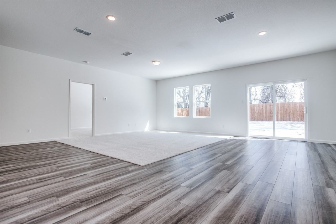 2621 Silver Leaf Ln - Photo 4 of 23