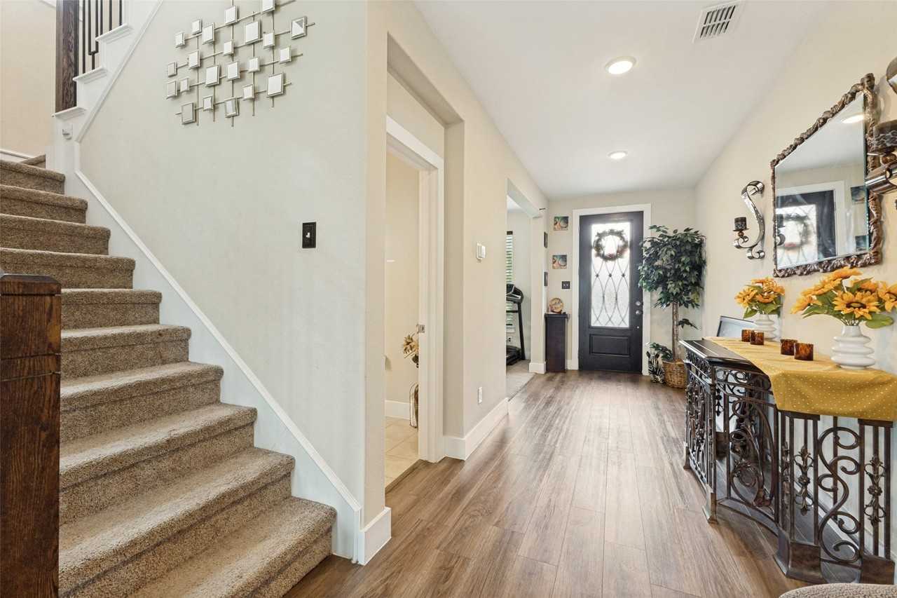 736 Fletcher Dr - Photo 4 of 25