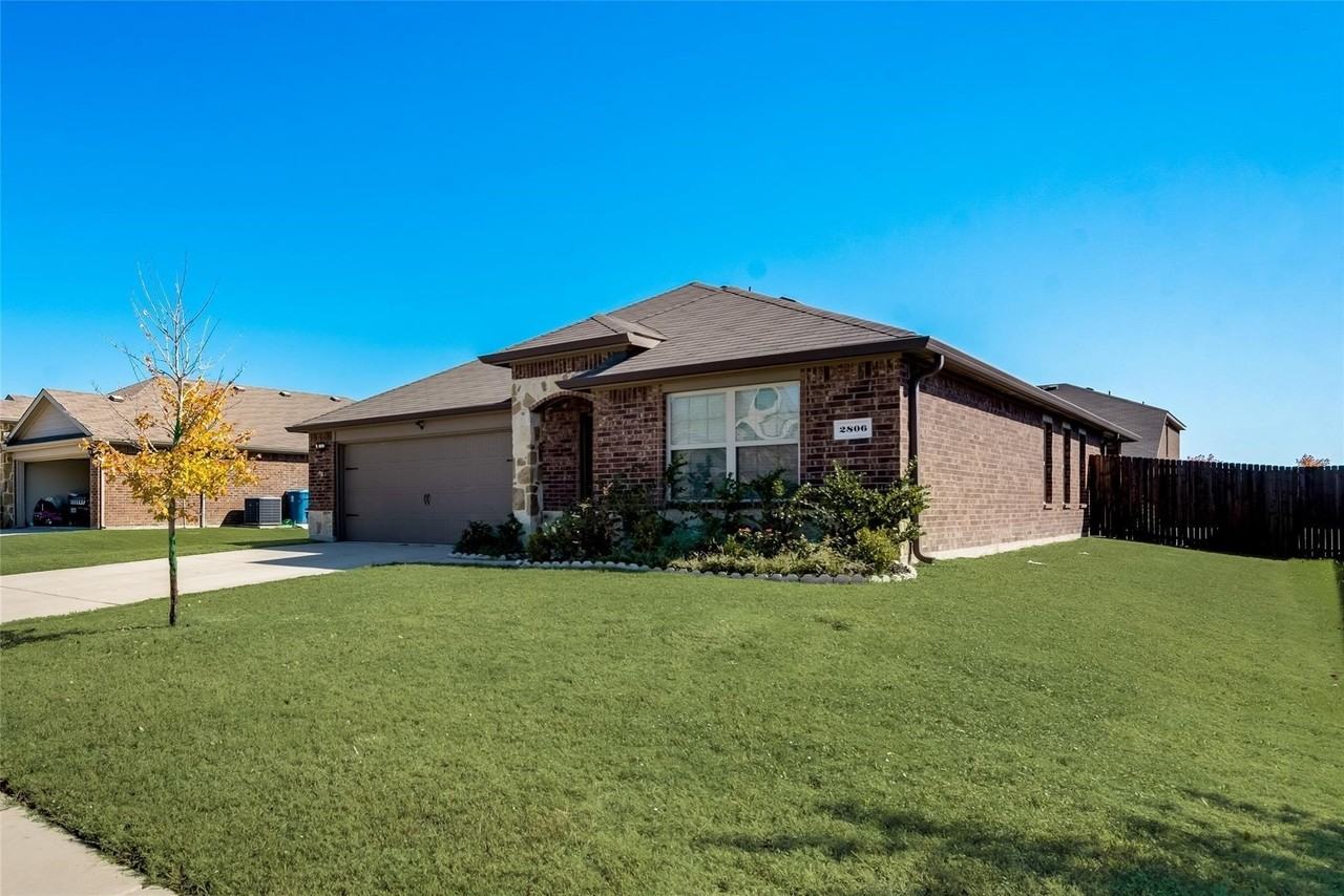 2806 Balleywood Dr - Photo 3 of 24