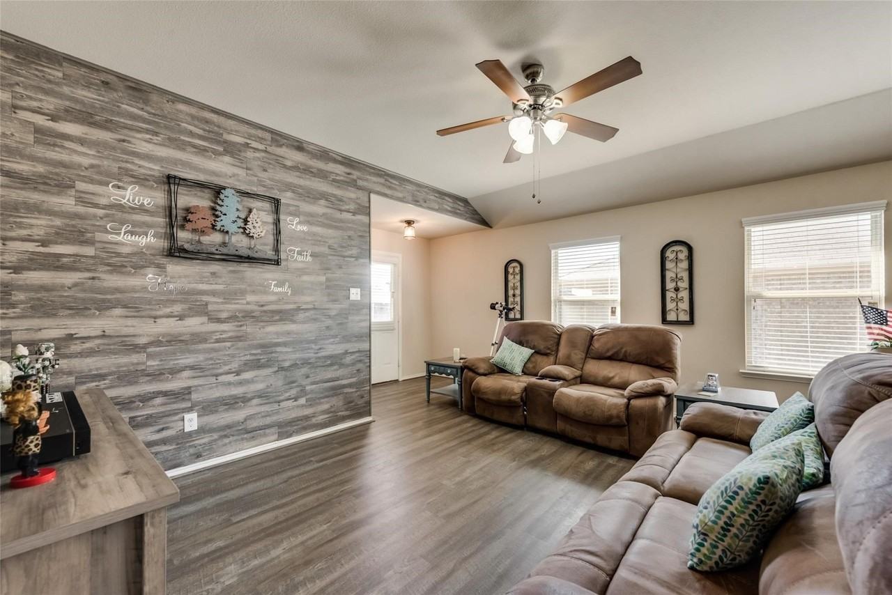 2806 Balleywood Dr - Photo 6 of 24