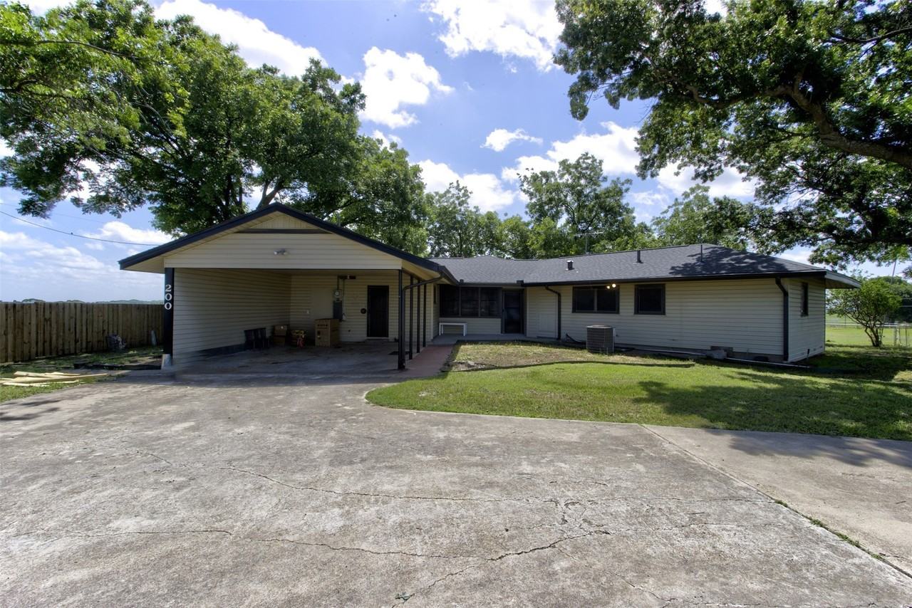 200 Southard Dr - Photo 3 of 37