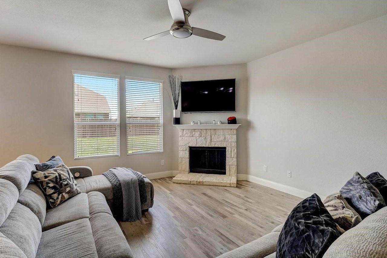 3105 Walker Creek Dr - Photo 4 of 24