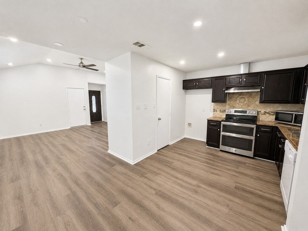 515 Haymarket Rd - Photo 4 of 15