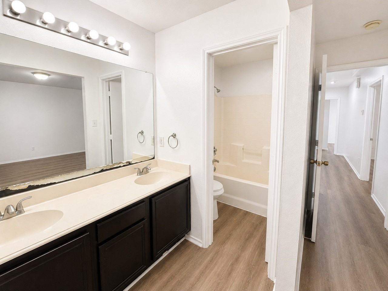 515 Haymarket Rd - Photo 7 of 15