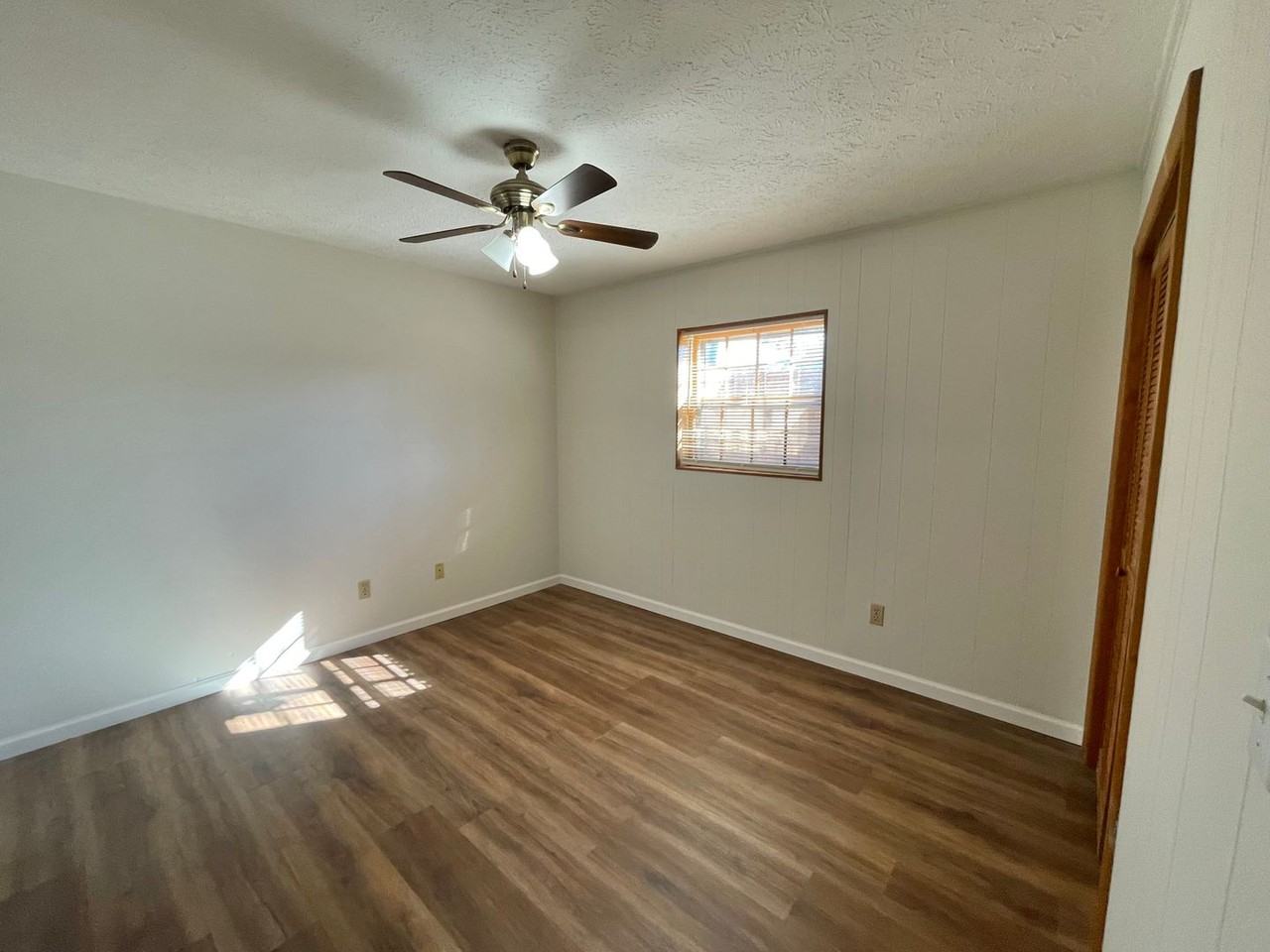 400 Cranbrook Ave Se - Photo 6 of 18