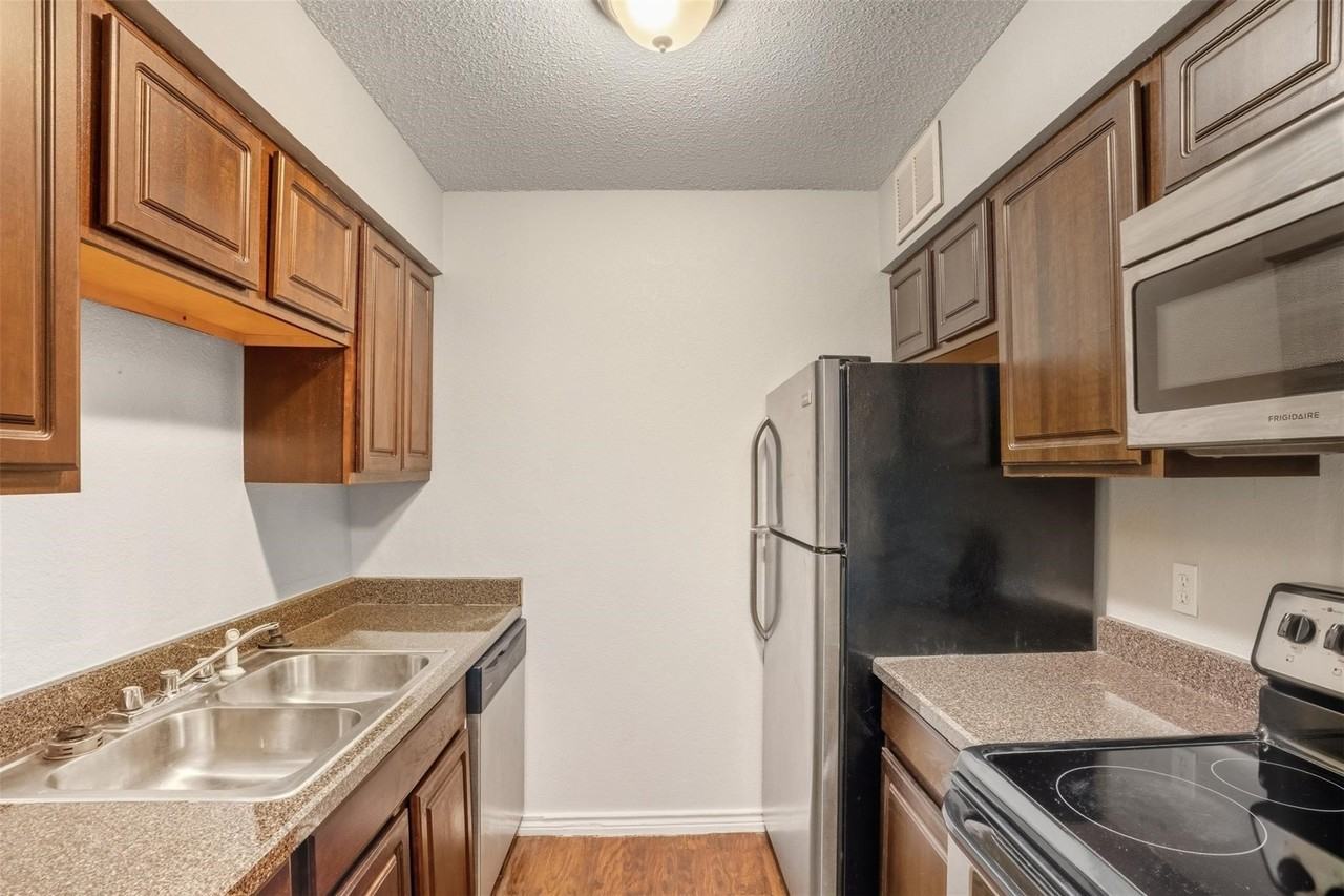 150 S Main St - Photo 5 of 28