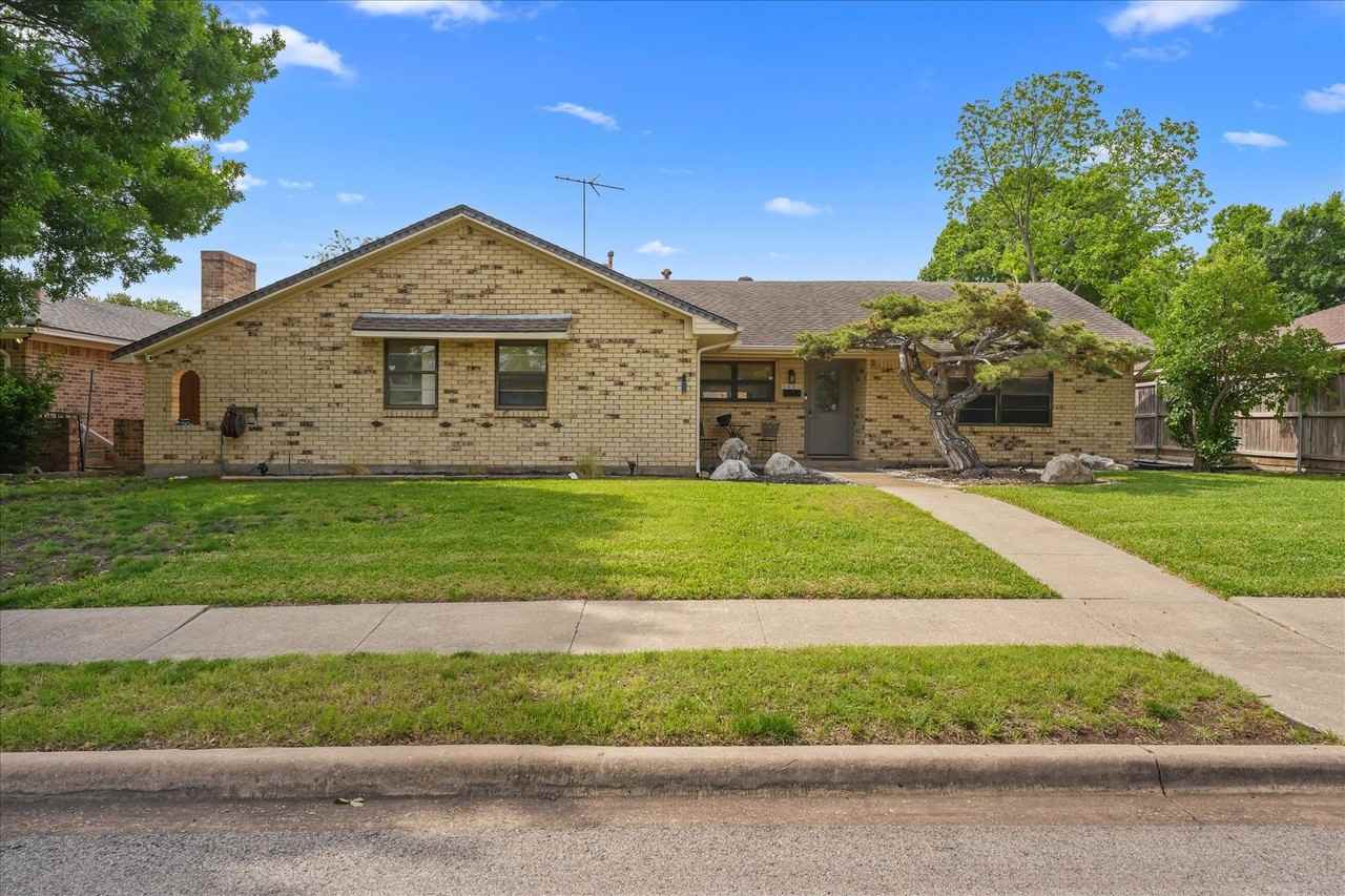 1426 Lexington Dr