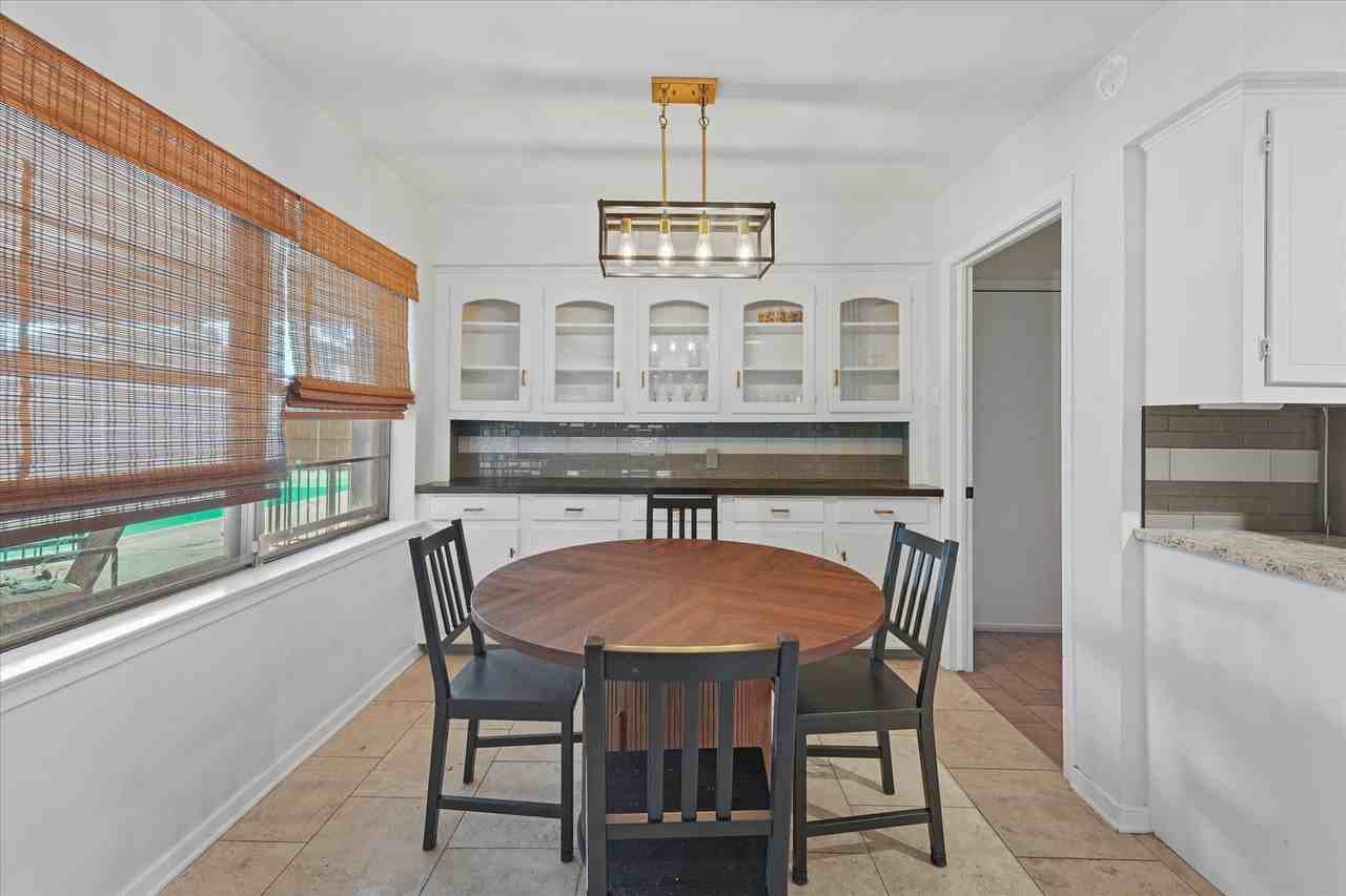 1426 Lexington Dr - Photo 5 of 21