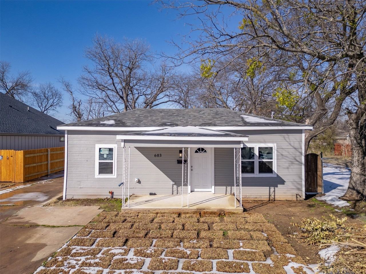 603 E Willingham St - Photo 4 of 25