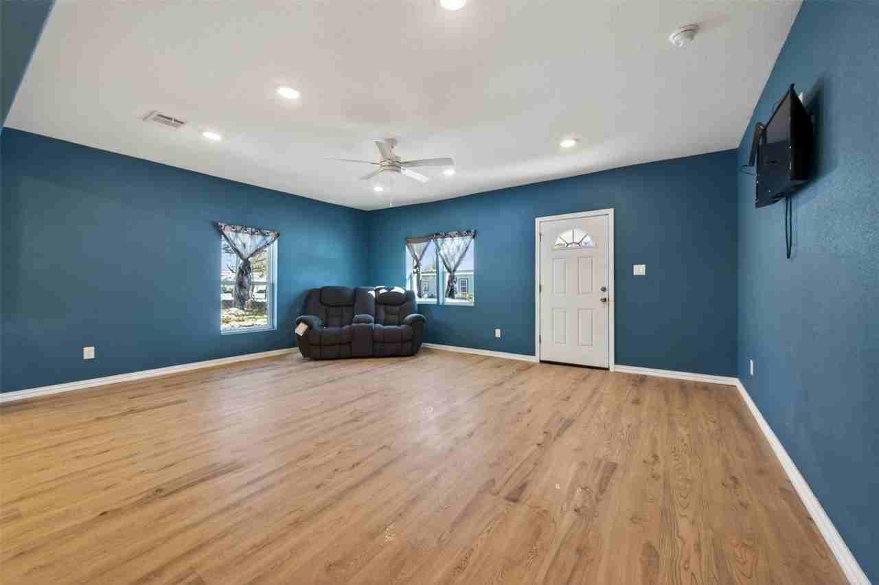 603 E Willingham St - Photo 6 of 25