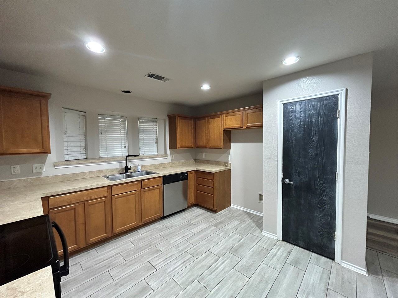 10445 Hideaway Trl - Photo 6 of 15