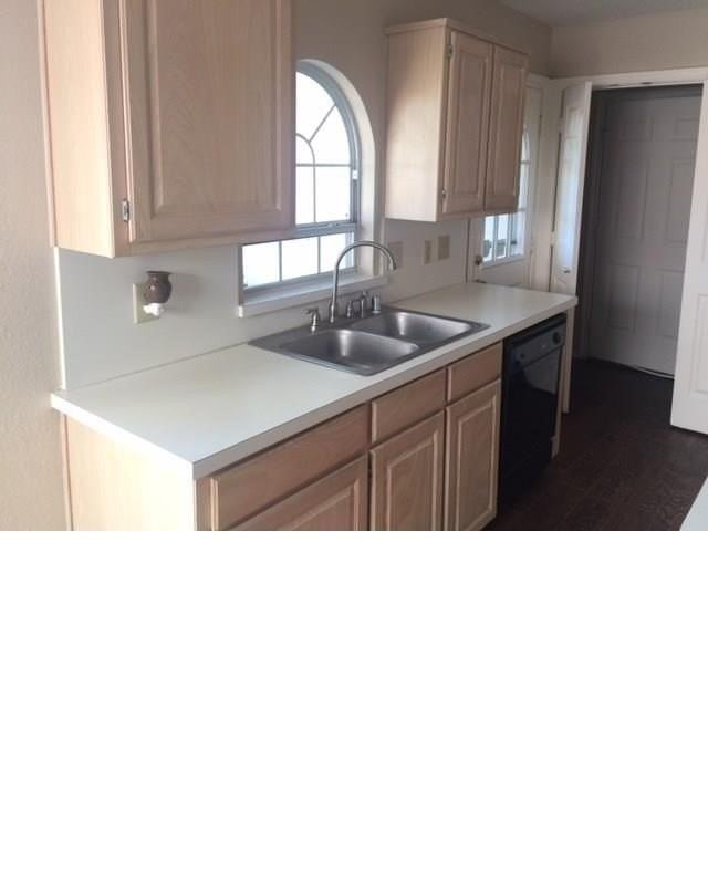 1120 Emily Ln - Photo 5 of 7