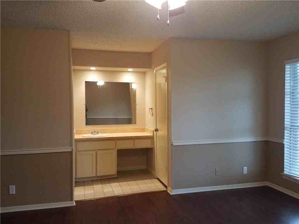6919 W Cleburne Rd - Photo 7 of 15