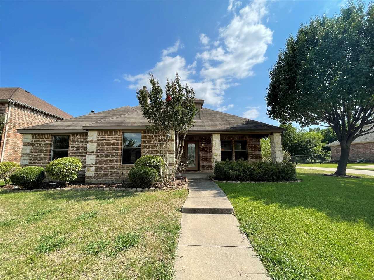 213 Midnight Dr - Photo 2 of 26