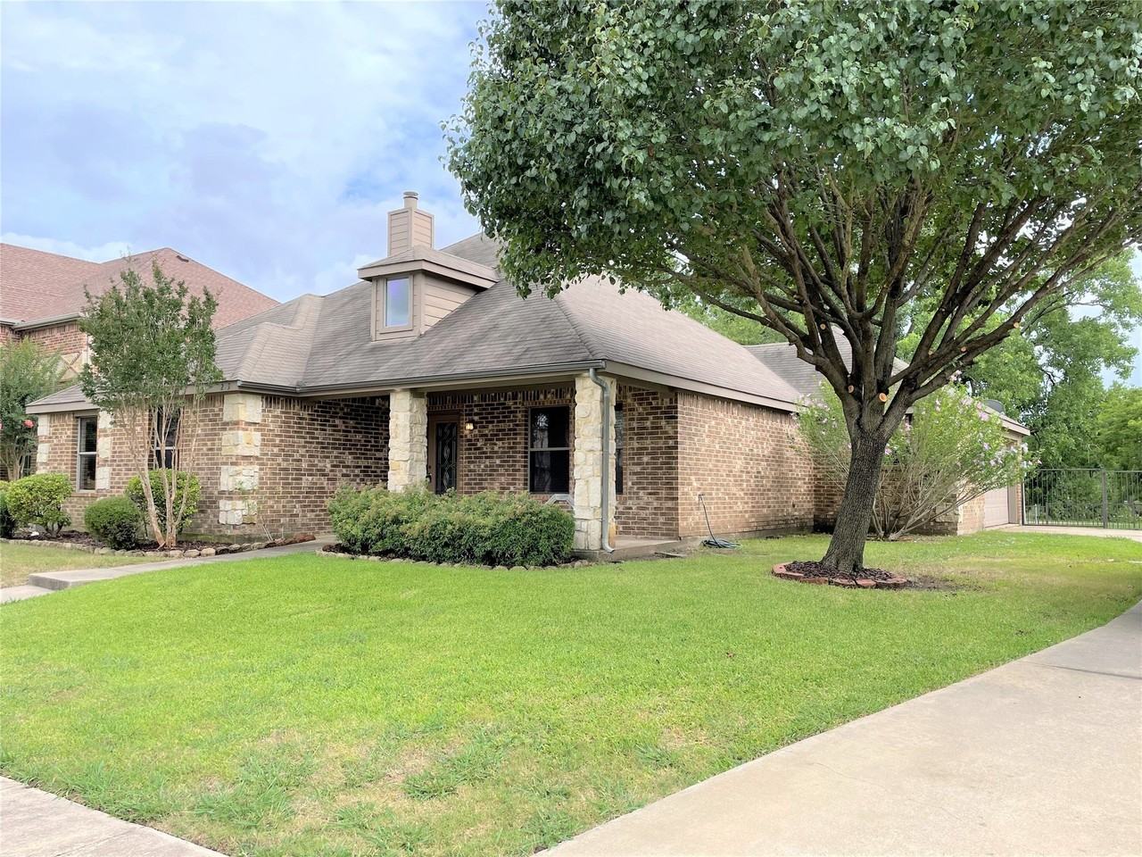 213 Midnight Dr - Photo 3 of 26