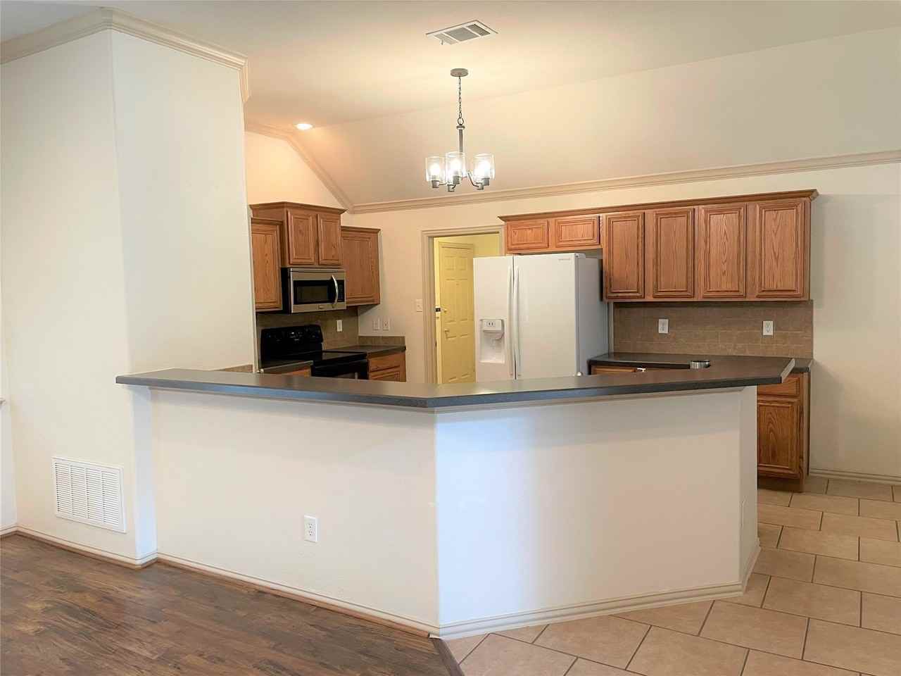 213 Midnight Dr - Photo 6 of 26