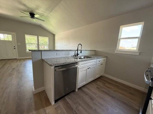 934 Minda St - Photo 6 of 17
