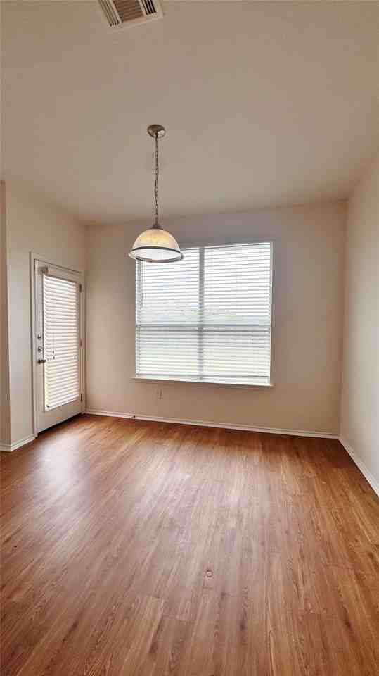 2260 Stonebrook Ln - Photo 4 of 14