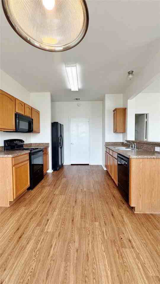 2260 Stonebrook Ln - Photo 5 of 14