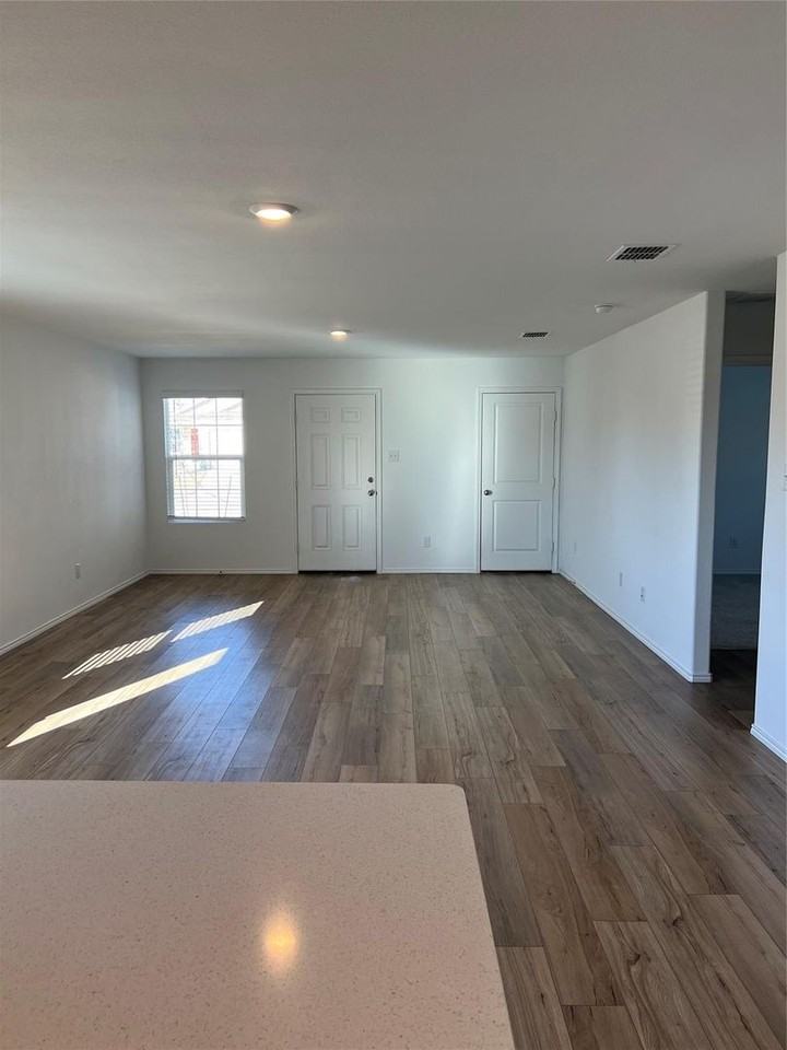 7300 Jackrabbit Ave - Photo 3 of 13