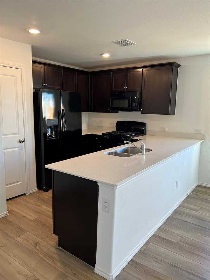 7300 Jackrabbit Ave - Photo 5 of 13