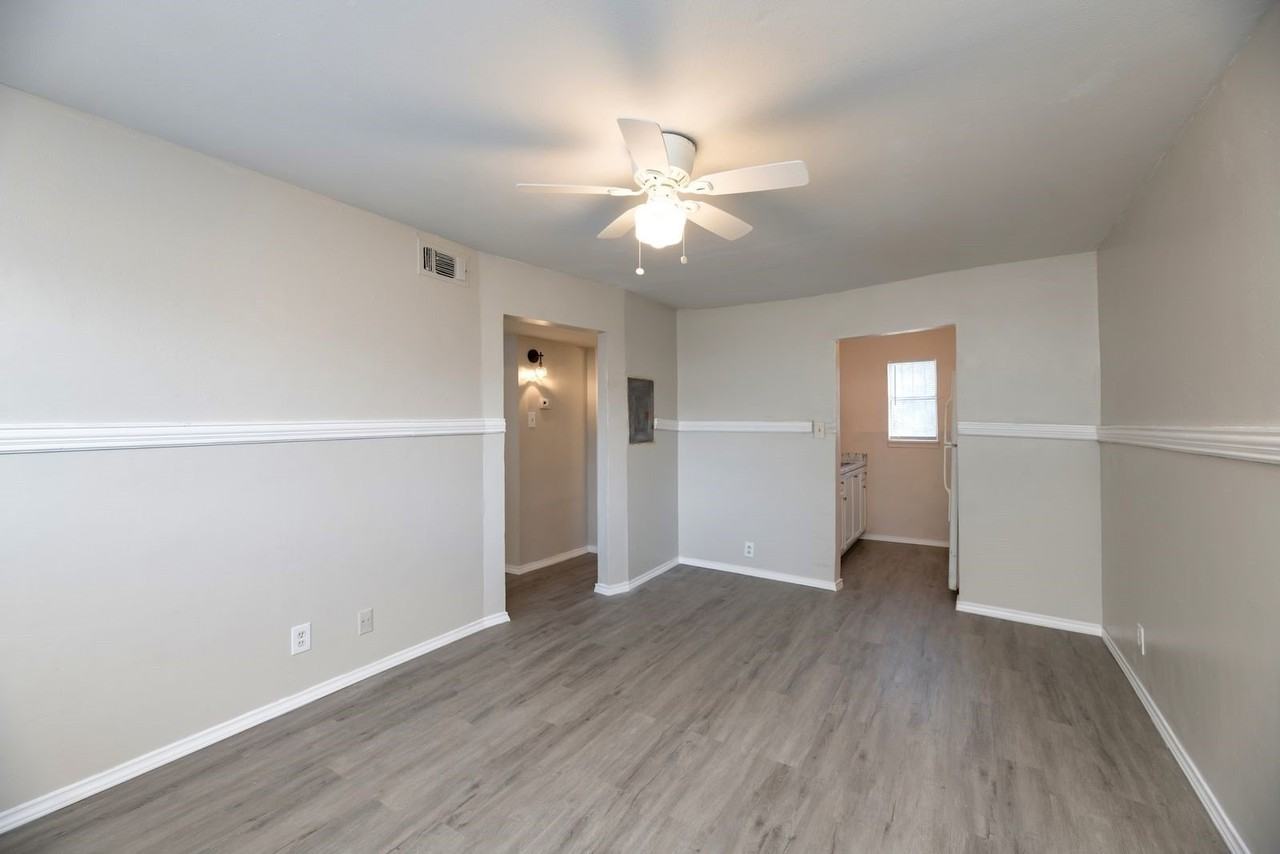 2408 Meyers St #204 - Photo 3 of 11