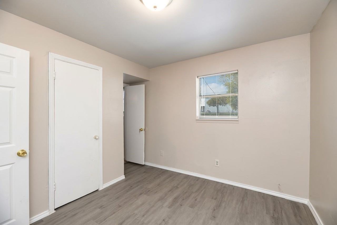 2408 Meyers St #204 - Photo 6 of 11