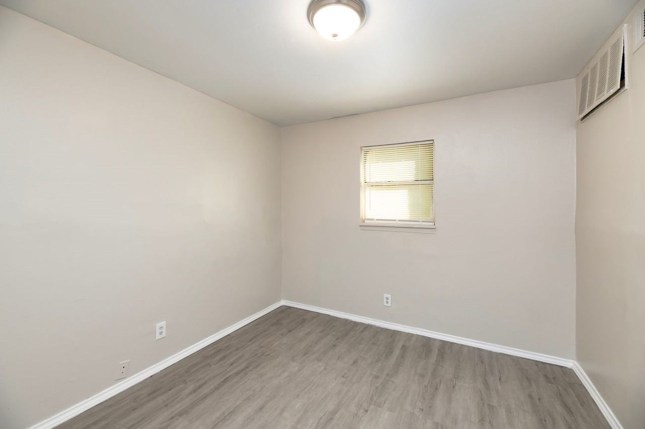 2408 Meyers St #204 - Photo 7 of 11