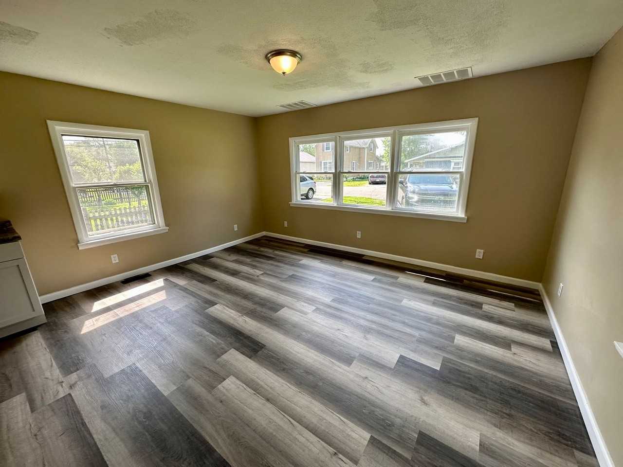 1124 W Market St - Photo 2 of 13