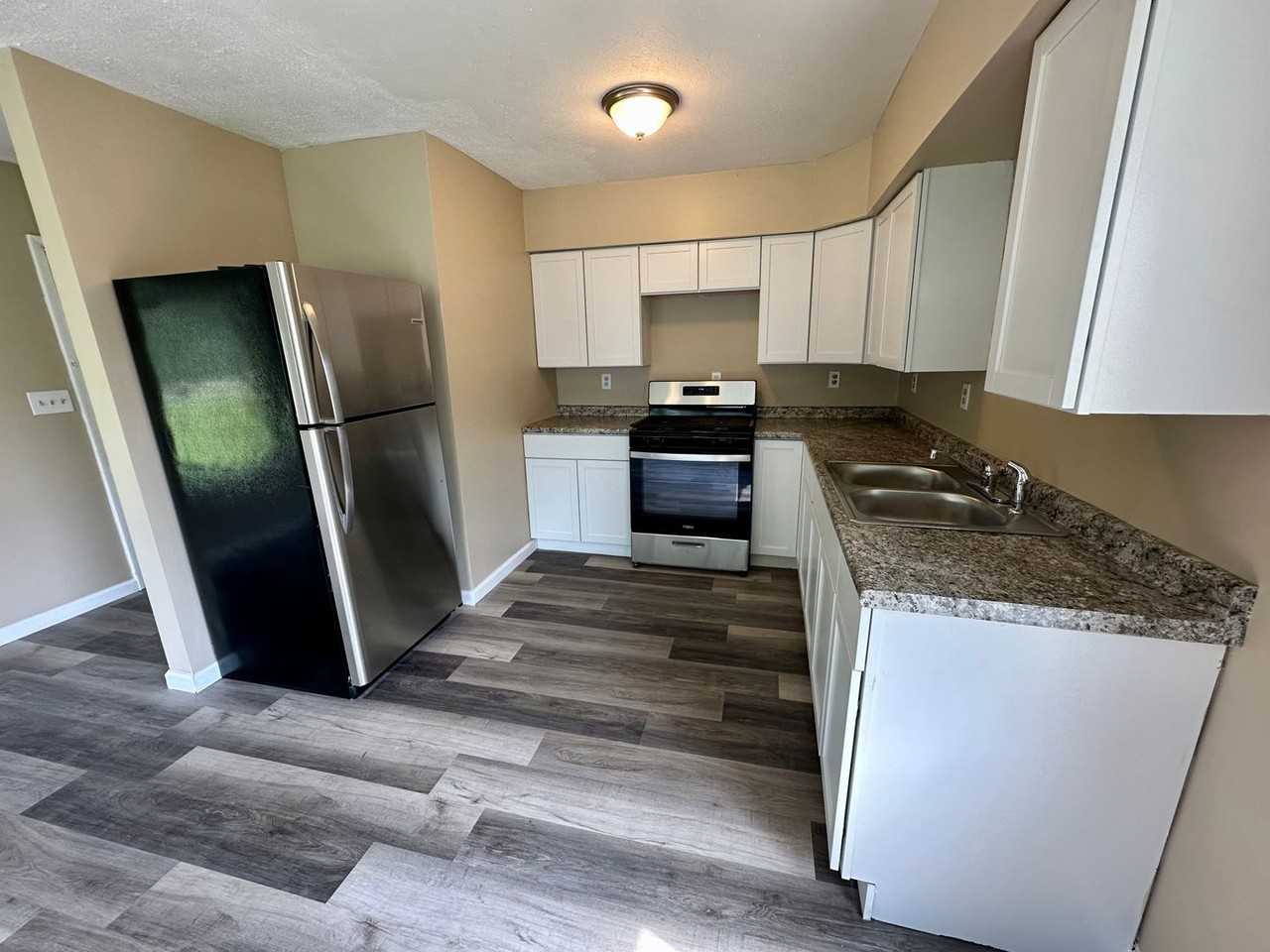 1124 W Market St - Photo 3 of 13